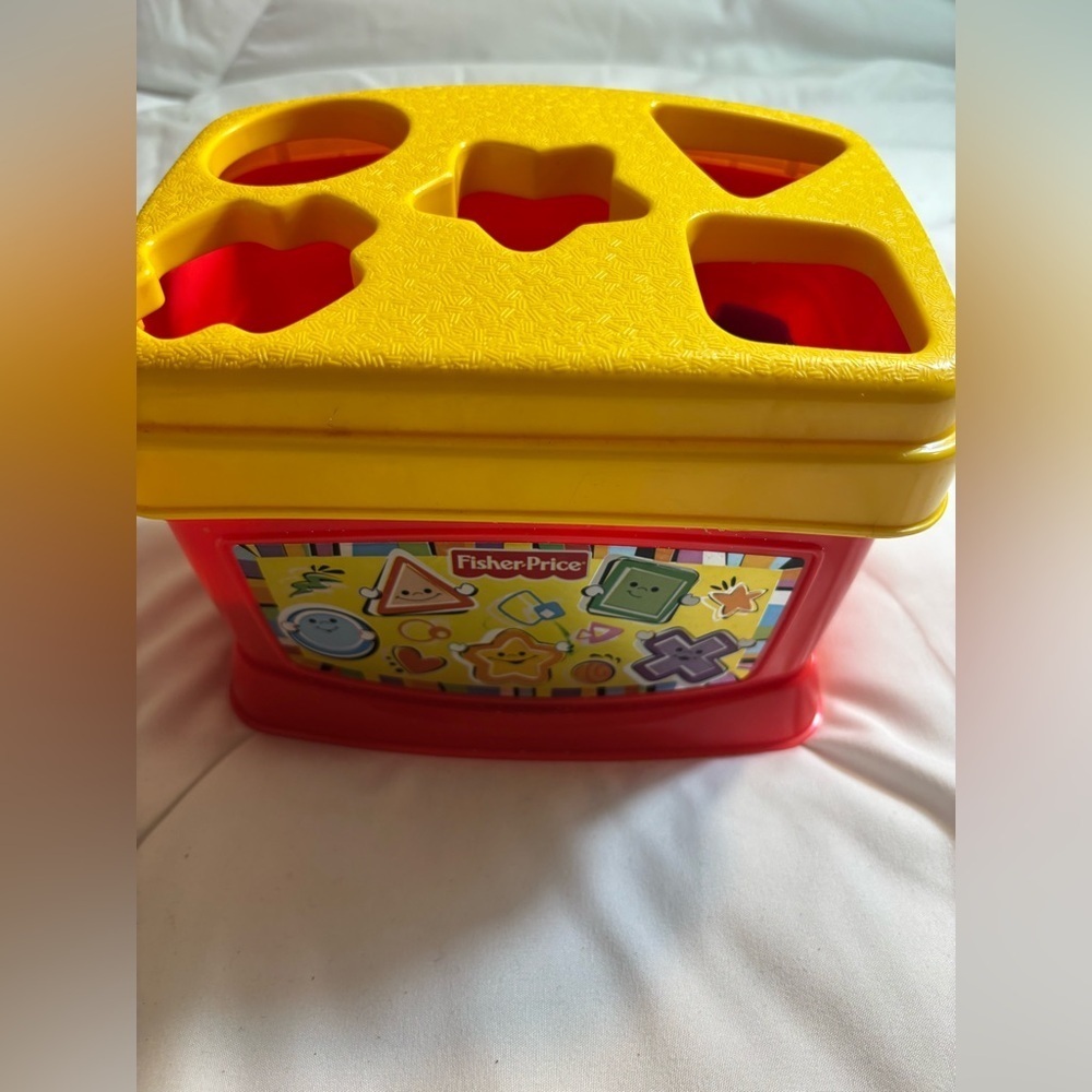 Fisher-Price Bright Red and Yellow Shape Sorter baby toddler toy - Picture 1 of 3